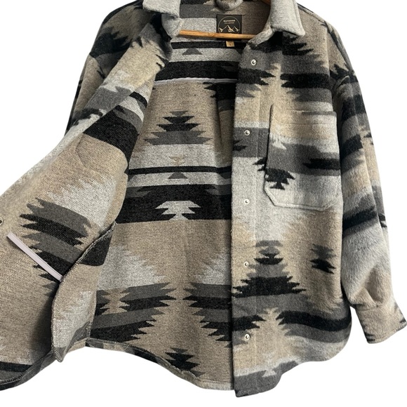 Aztec Print Wool blend Shacket Size Small - Picture 3 of 7